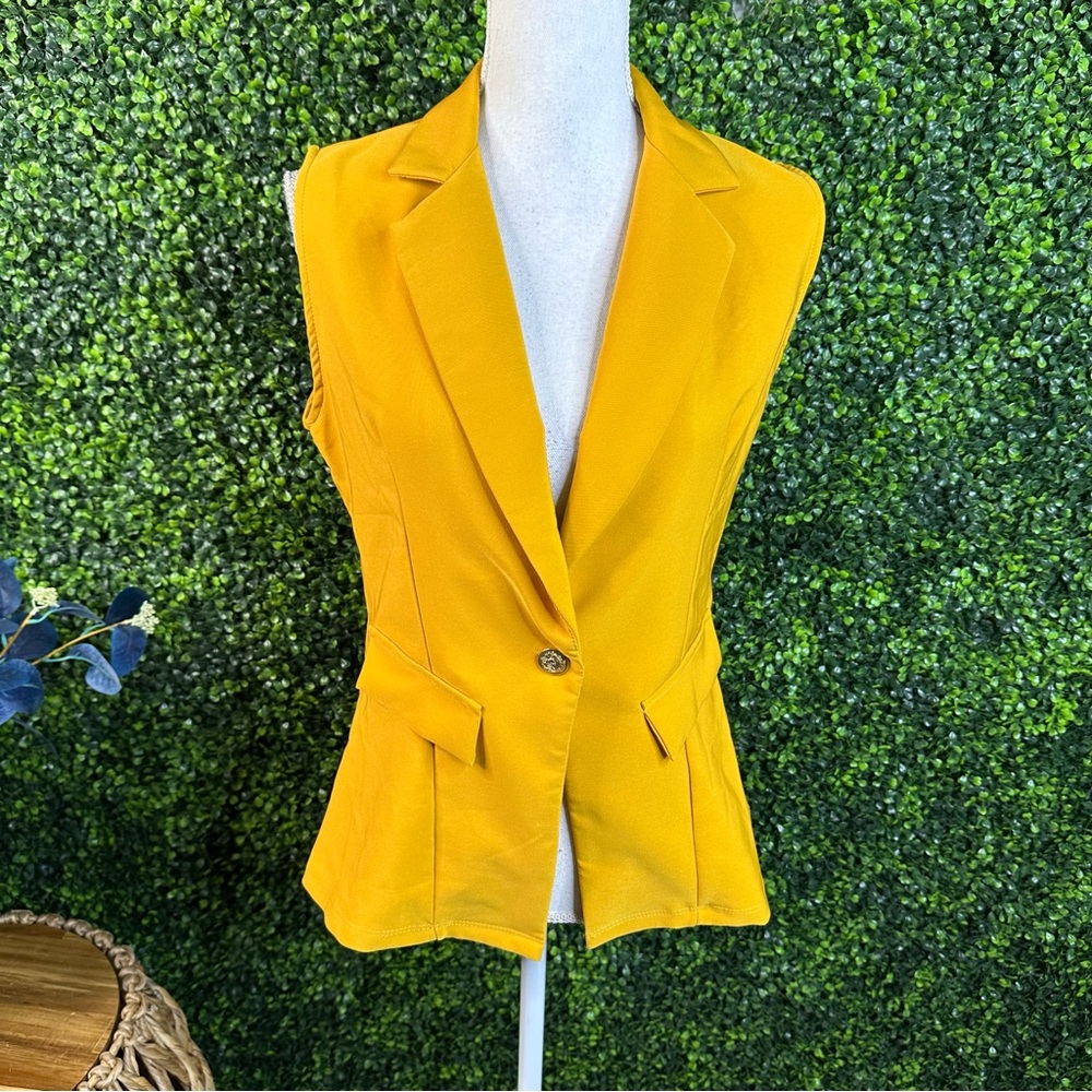 Nwt merigold Women's‎ sleeveless Blazer